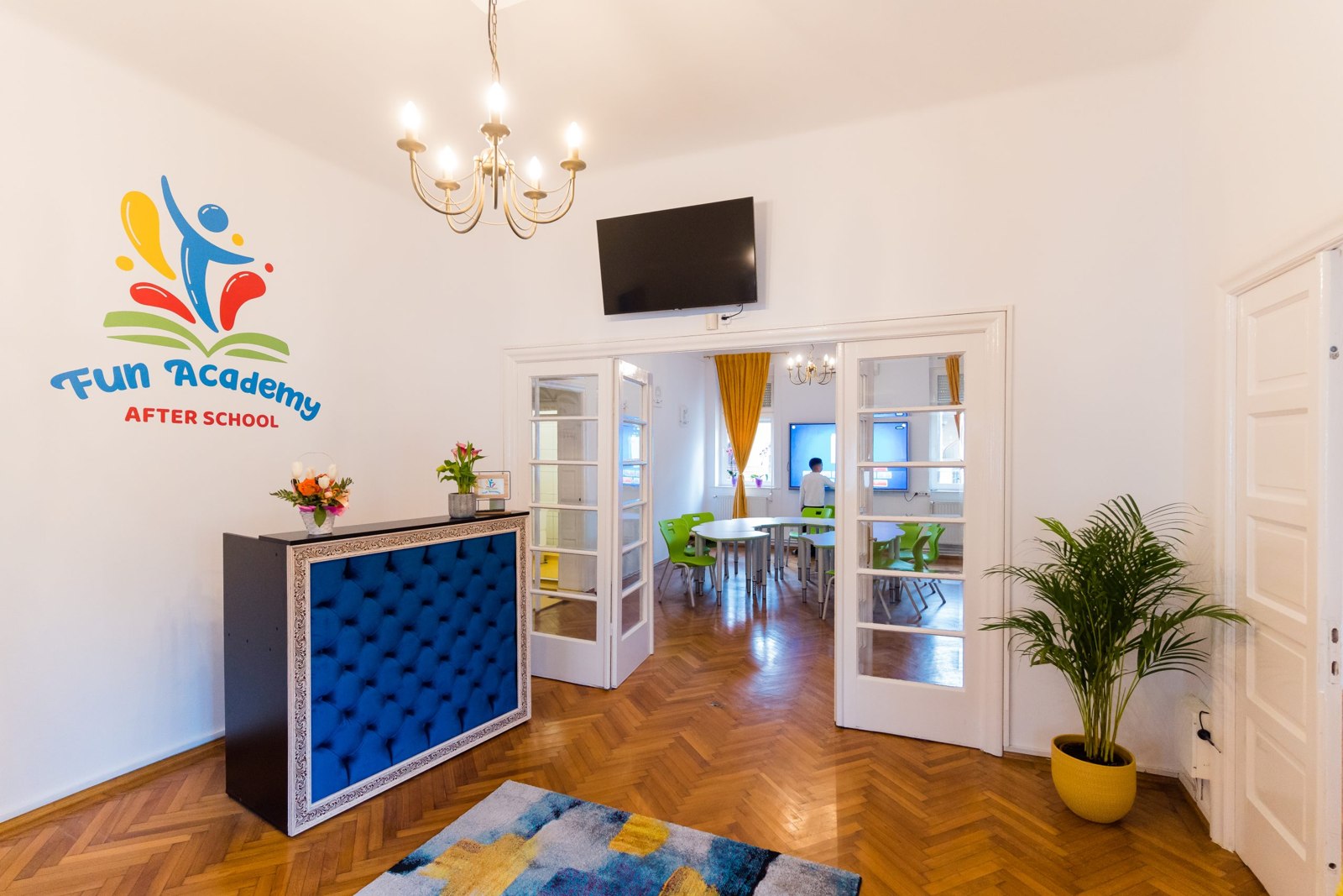 Recepția Fun Academy și intrarea spre sălile centrului