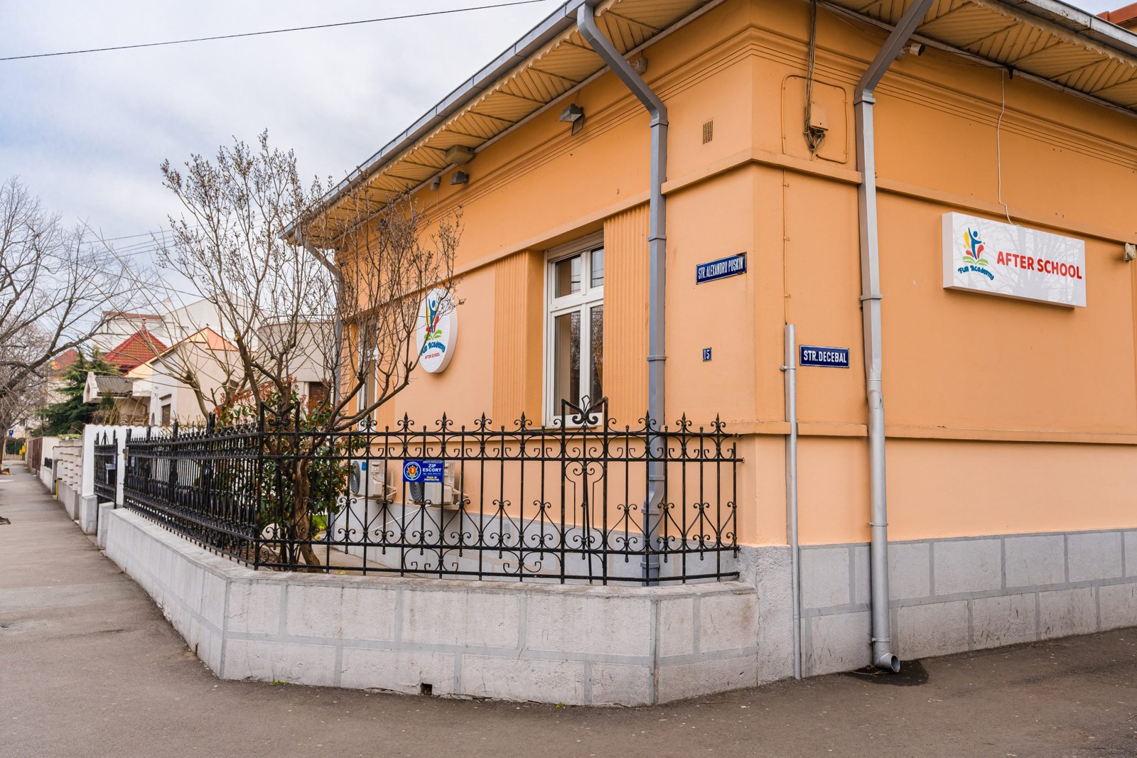 Spațiul exterior al centrului Fun Academy